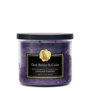 Village Candle Illatgyertya üveg mécsesben Dark Berries & Cedar 396 g